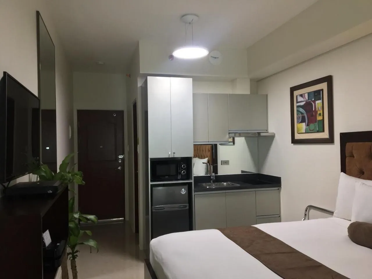 Studio Unit At The Beacon Makati Near Greenbelt Manilla